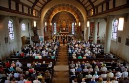 Konzert in einer vollbesetzten Kirche beim Festival Europäischer Kirchenmusik Schwäbisch Gmünd 2018.