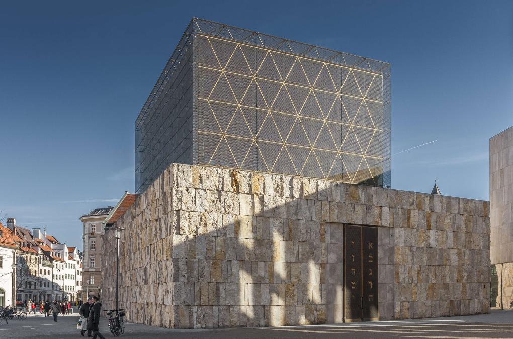 Die Synagoge der Israelitischen Kultusgemeinde München und Oberbayern am St.-Jakobs-Platz München. Außenansicht von der modernen Synagoge.