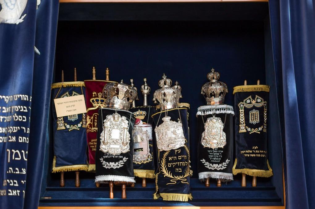 Torah-Rollen in der Synagoge der Israelitischen Kultusgemeinde München und Oberbayern.