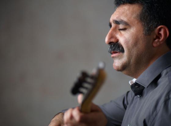 Erdal Erzincan spielt Bağlam